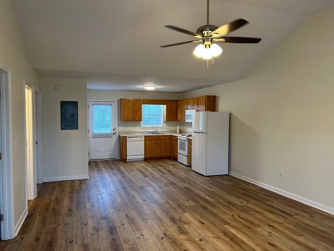 Building Photo - 39 Farm View Cir