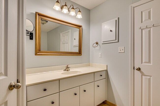 Building Photo - 3882 Villa Ln