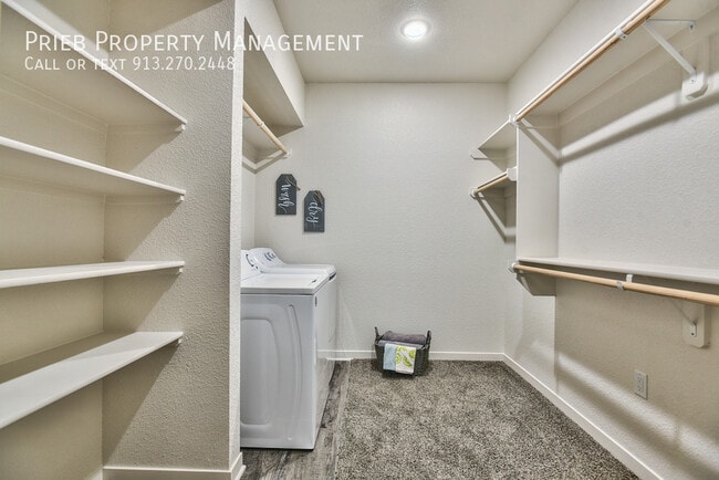 Building Photo - 12307 S Chelsea St