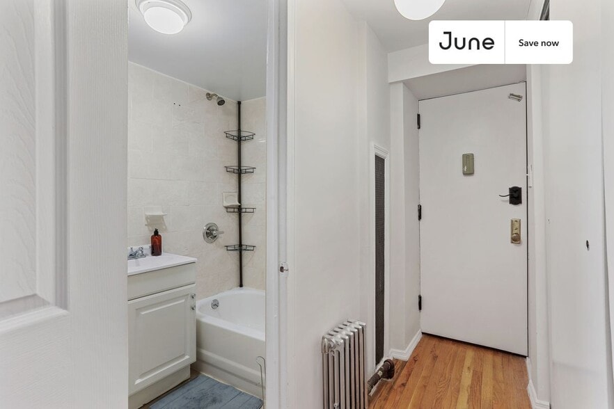 Building Photo - 736 Riverside Dr