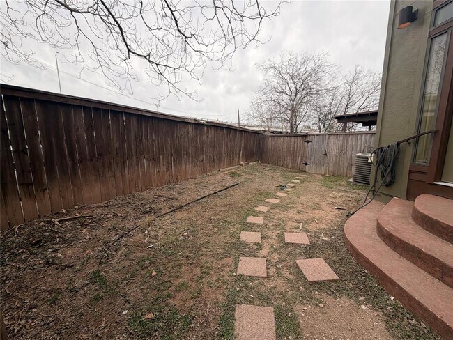 Building Photo - 1038 E 43rd St