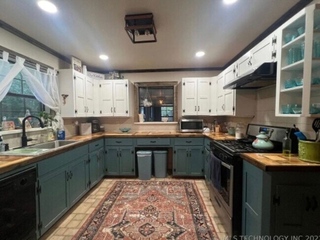 Building Photo - Charming 2BR House in Hartshorne