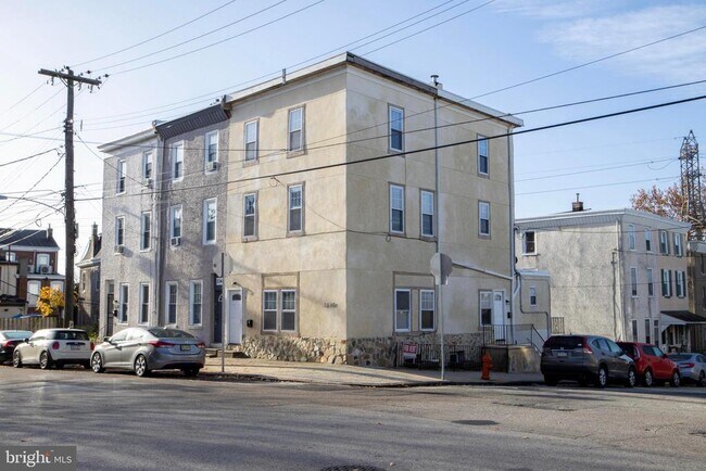 Building Photo - 3350 Conrad St