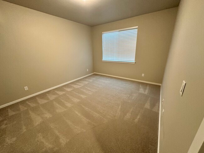 Building Photo - 12477 SE 301st Pl