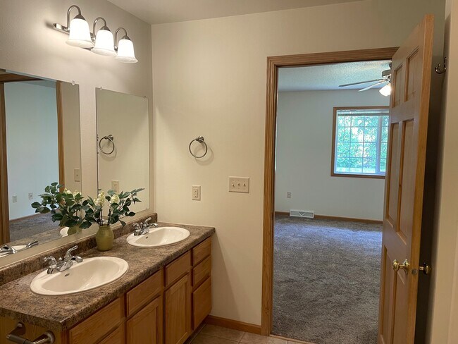 Building Photo - 1900 Crooked Ave