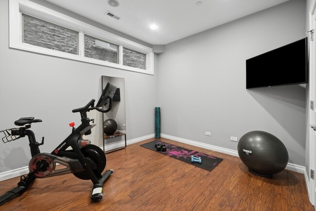 Building Photo - 1925 N Bissell St