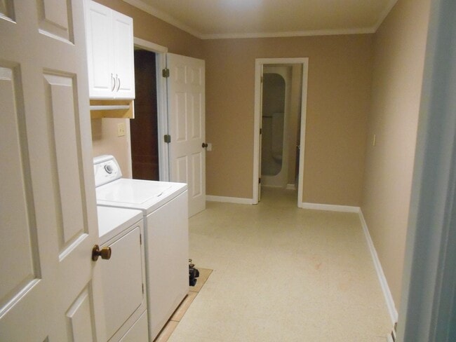 Building Photo - Spacious 3 bedroom, 3 bath home located off HWY 501