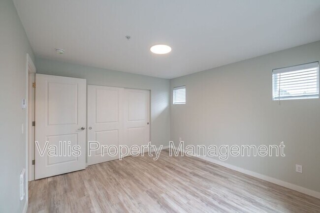 Building Photo - 13001 S Crompton Lane