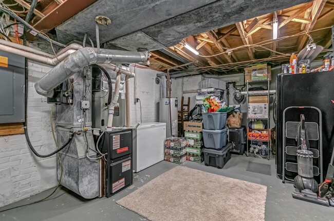 Building Photo - 6612 Kerns Rd