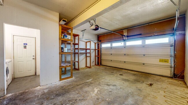 Building Photo - 360 Manka Cir