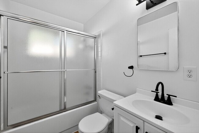 Building Photo - 44440 Acacia Dr