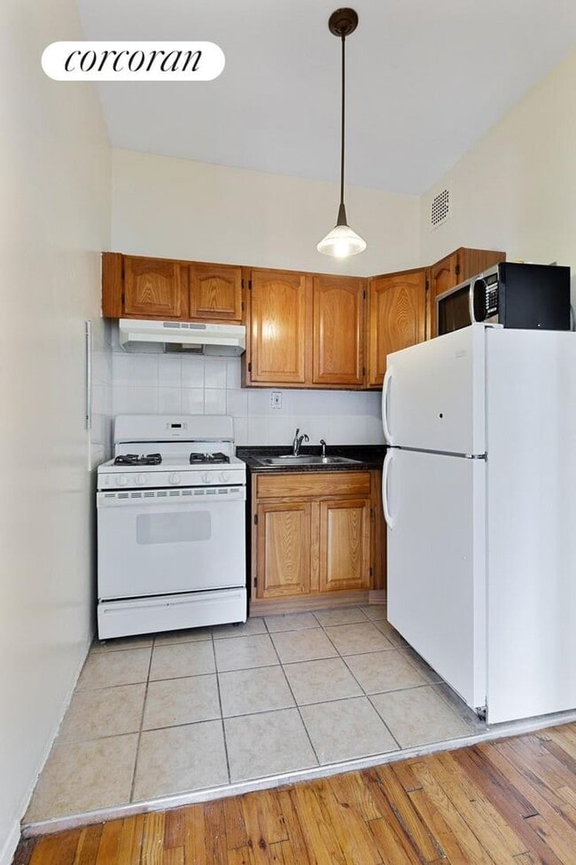 Building Photo - 50 S Oxford St