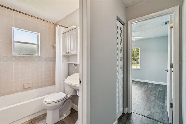 Building Photo - 331 Feather Tree Dr