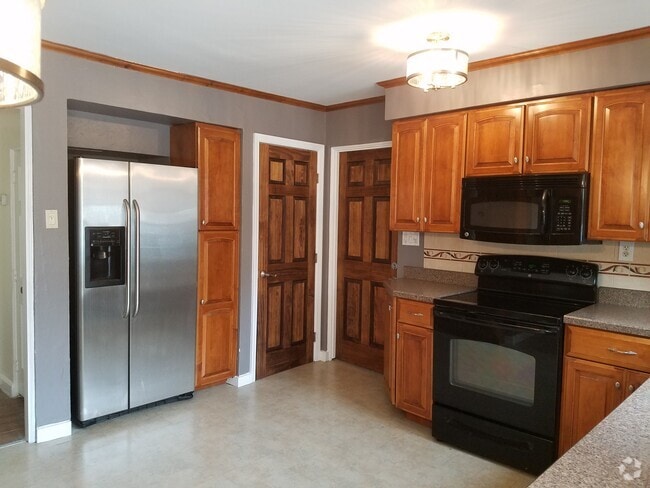 Building Photo - 202 N Highland Ave