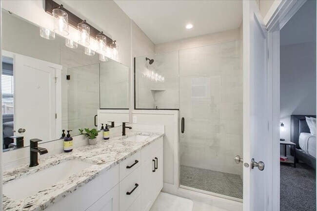 Building Photo - Stunning newer home in a great Boise location