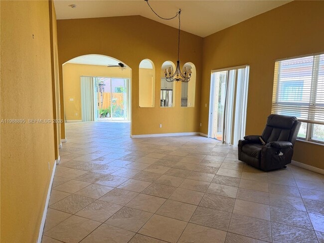 Building Photo - 4110 NE 22nd Ct