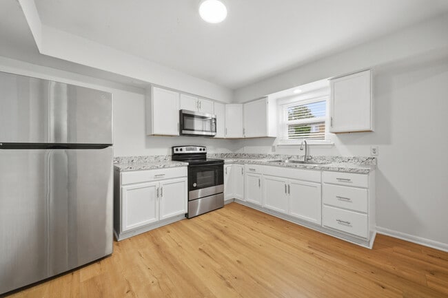 Building Photo - 3321 Rainier Ct