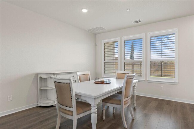 Building Photo - 2500 Forest Creek Dr