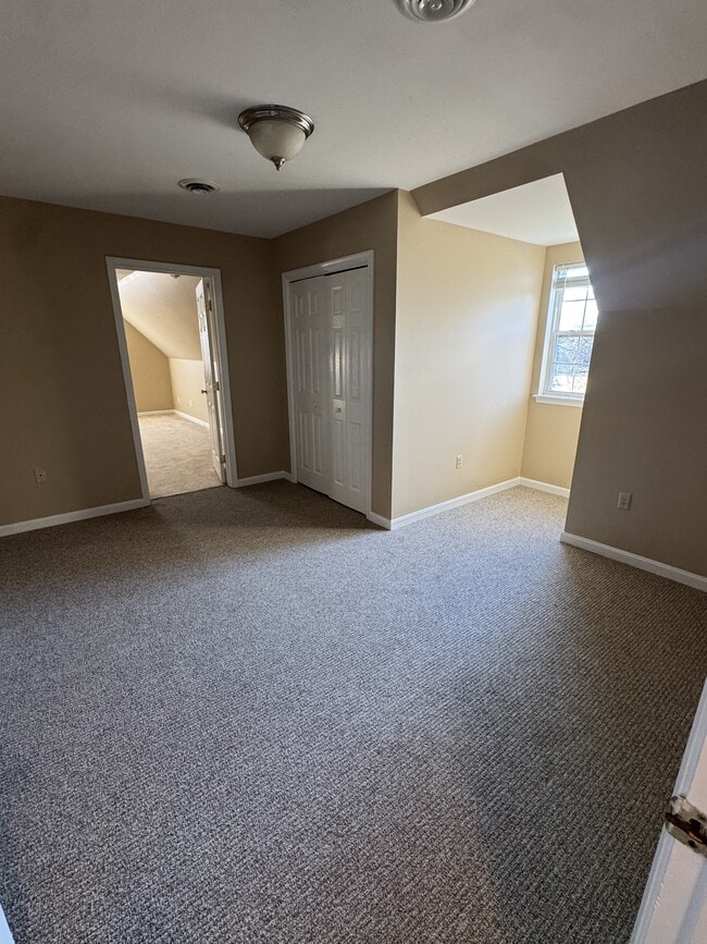 Building Photo - 6060 Oxbridge Dr