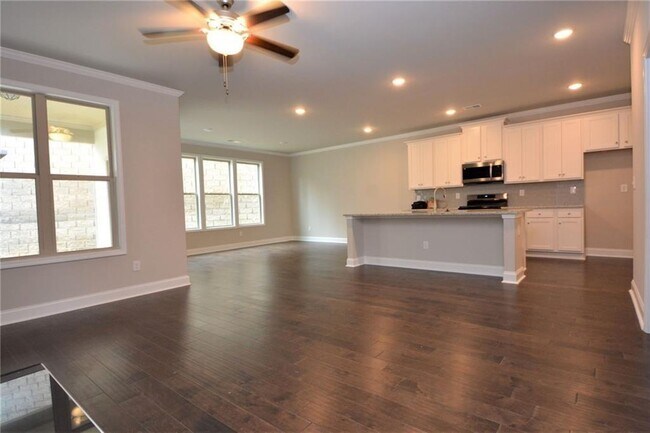 Building Photo - 2170 Manor Pointe Dr