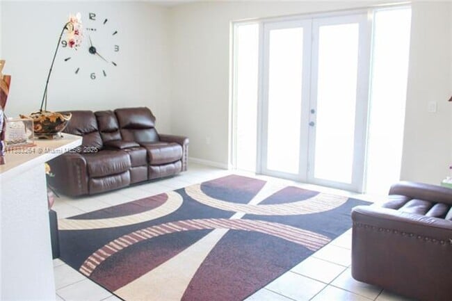 Building Photo - 2106 NE 40th Ave