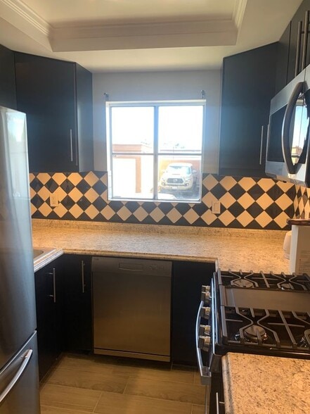 Building Photo - 16377 Lakeshore Dr