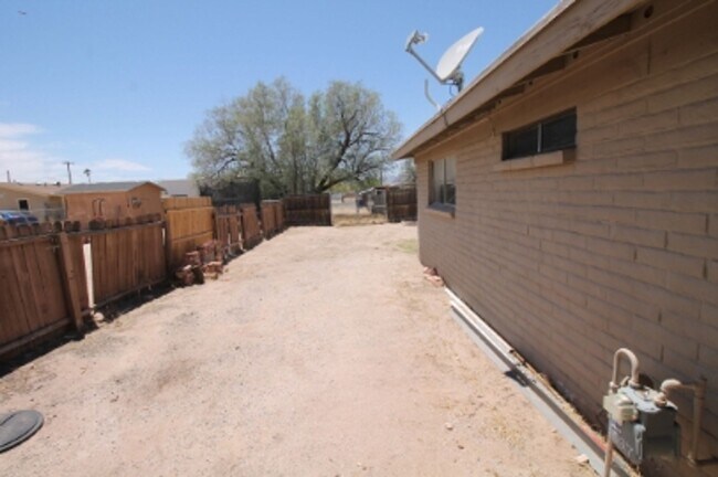 Building Photo - 3 bed 2 bath Mobile Home Available