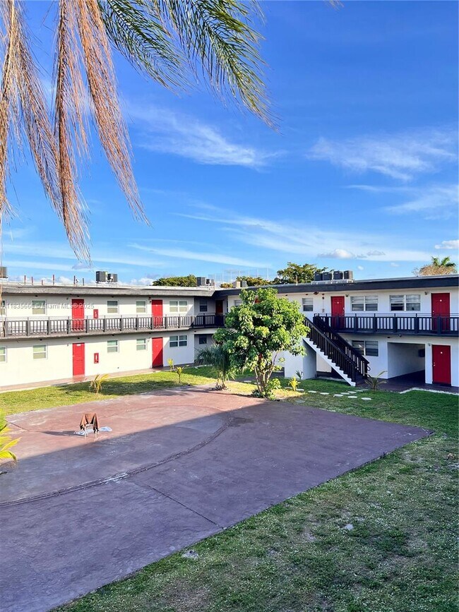 Building Photo - 651 NW 177th St
