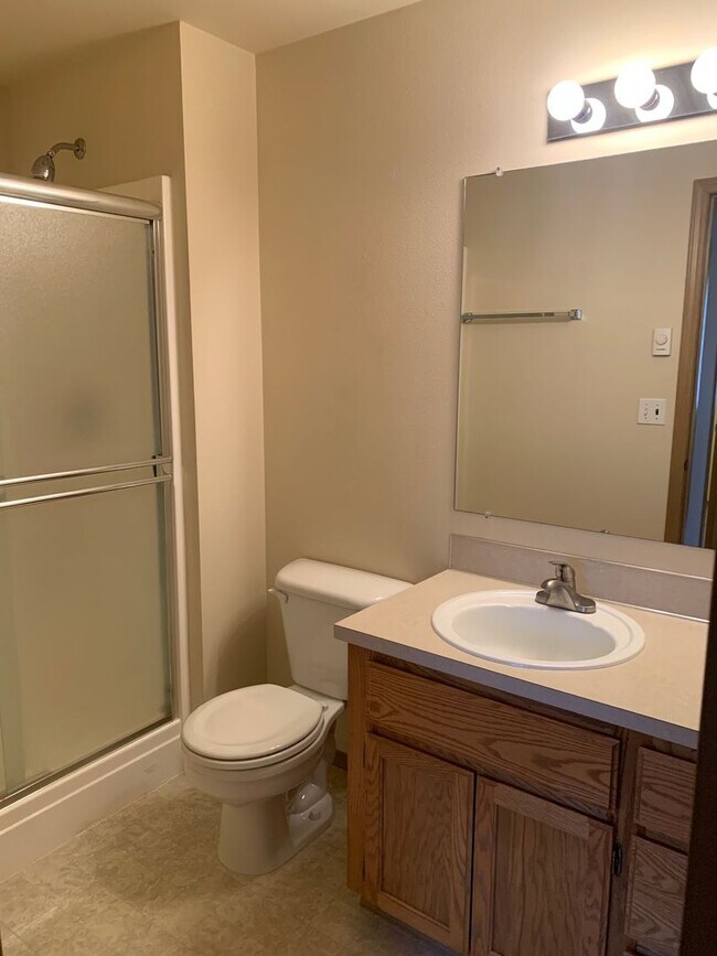 Building Photo - Splendid 3-bdr/2.5 bath home in the beautiful Buck Run Community in Sisters, OR!