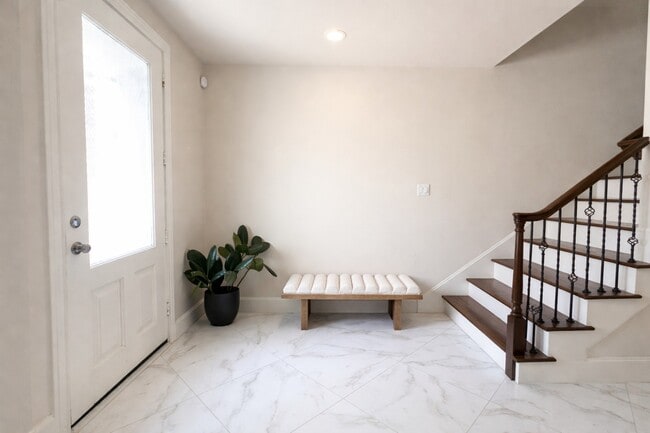 Building Photo - 2318 Hutchins St