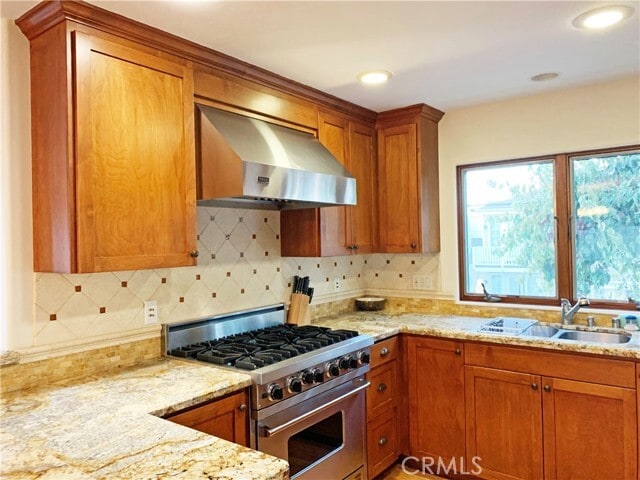 Building Photo - 601 Poinsettia Ave