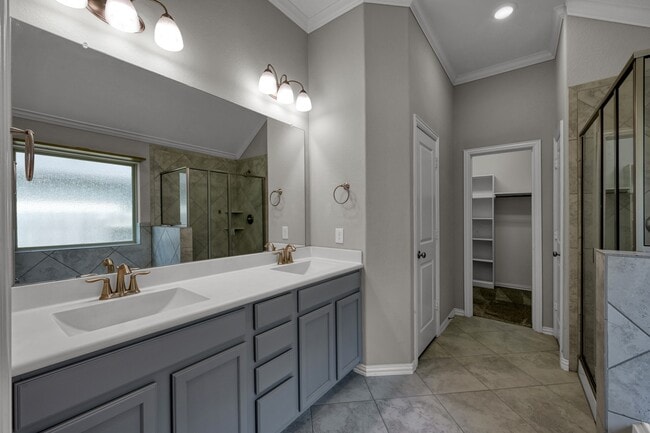 Building Photo - 122 S Bearkat Ct