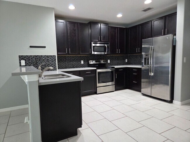 Building Photo - Move in Ready 3/2 in Lago Katrina