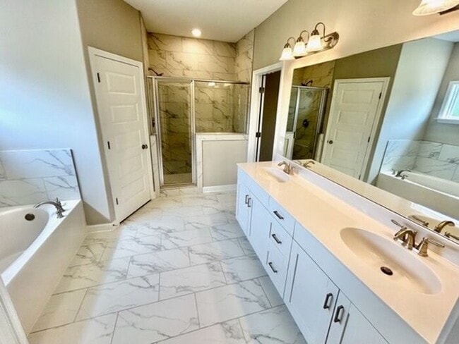 Building Photo - Now Leasing a 4-bedroom 2.5 bath home in M...