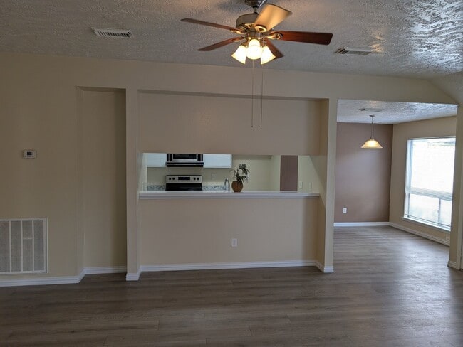 Building Photo - 10607 Staghill Dr