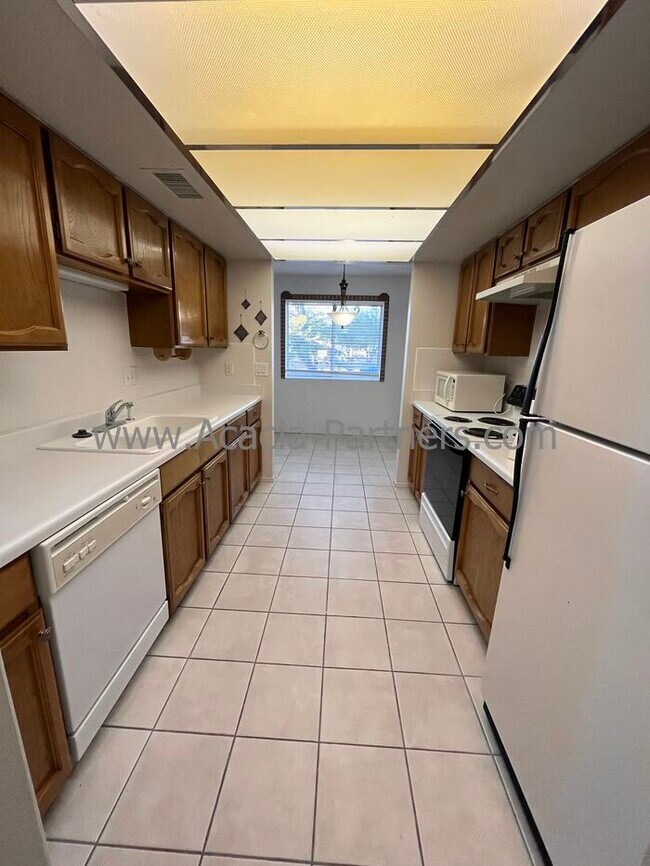 Building Photo - Dorado Country Club Estates