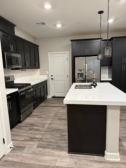 Building Photo - 1118 Delpy View Point