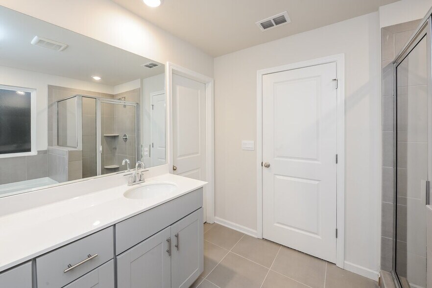 Building Photo - 6068 Hickory Crk Ct