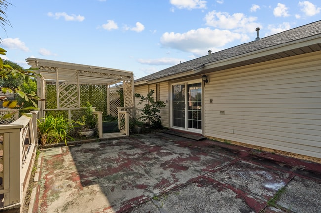 Building Photo - Great 3 Bedroom close to the Beach!