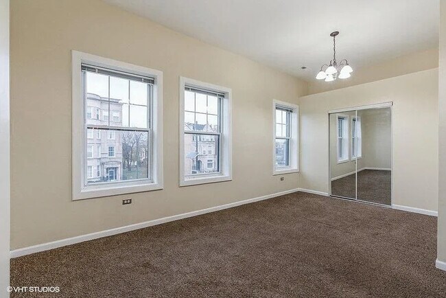 Building Photo - 4823 S Indiana Ave