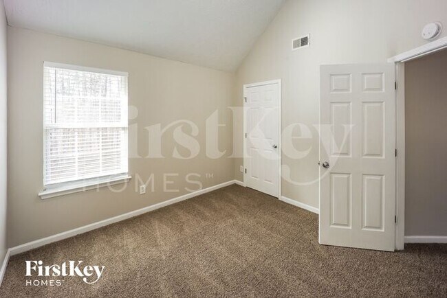 Building Photo - 244 Millstone Dr