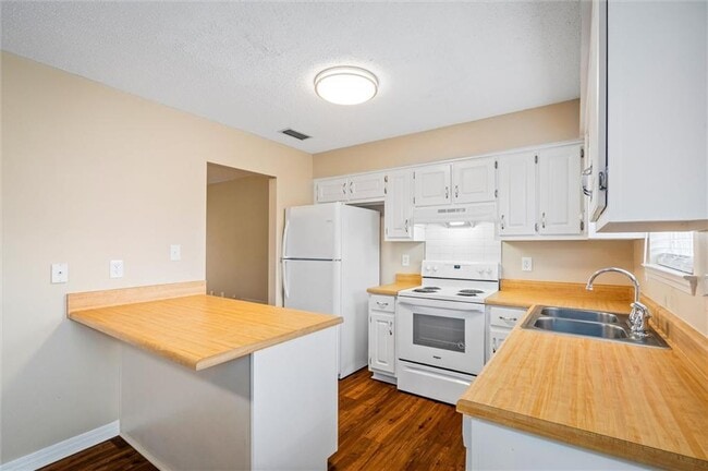 Building Photo - 7245 Pecan Terrace Dr