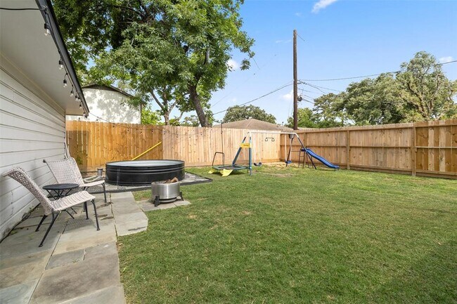 Building Photo - 5842 Silver Frst Dr