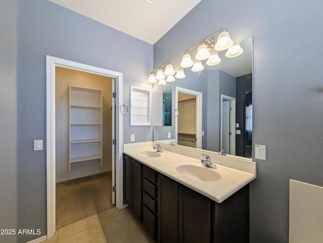 Building Photo - 3731 W St Kateri Dr