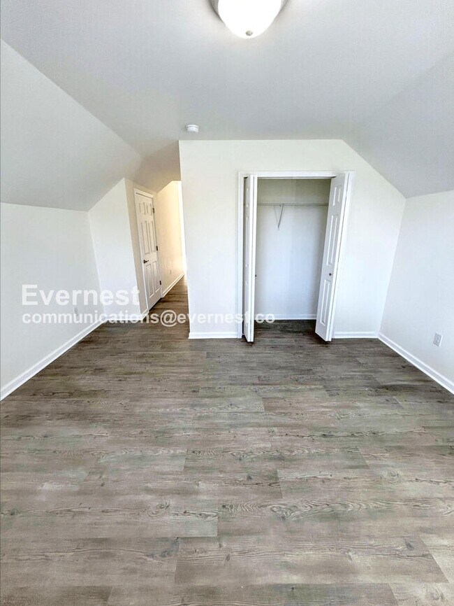 Building Photo - 1372 Robins Nest Drive