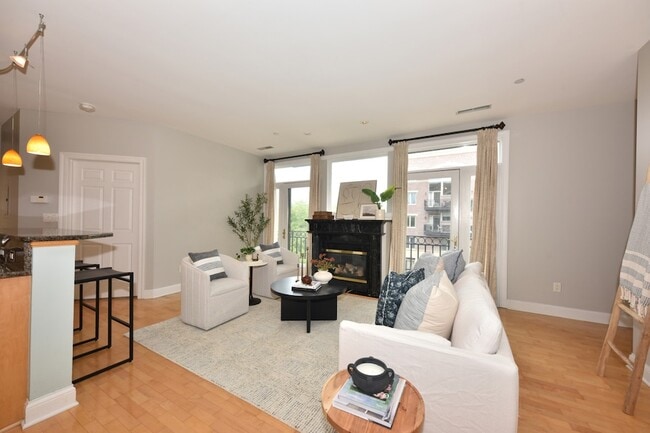 Primary Photo - 1515 N Van Buren St