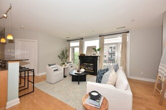 Building Photo - 1515 N Van Buren St