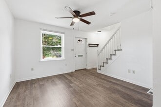 Building Photo - Cozy 2 Bedroom House Available Now!