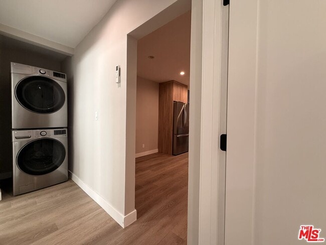 Building Photo - 1307 Tamarind Ave