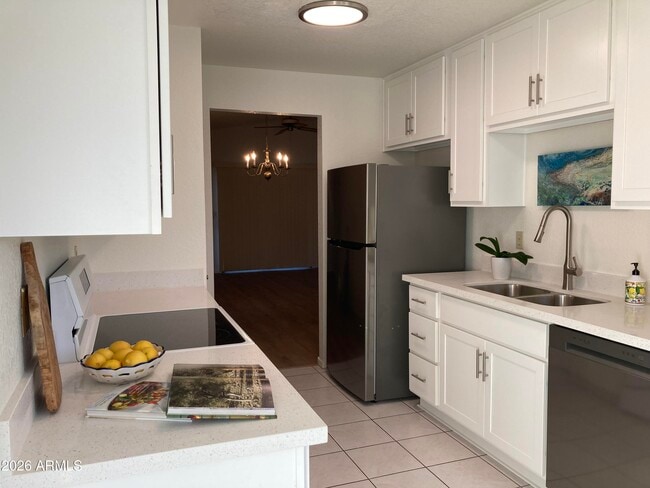 Building Photo - 314 E Campo Bello Dr